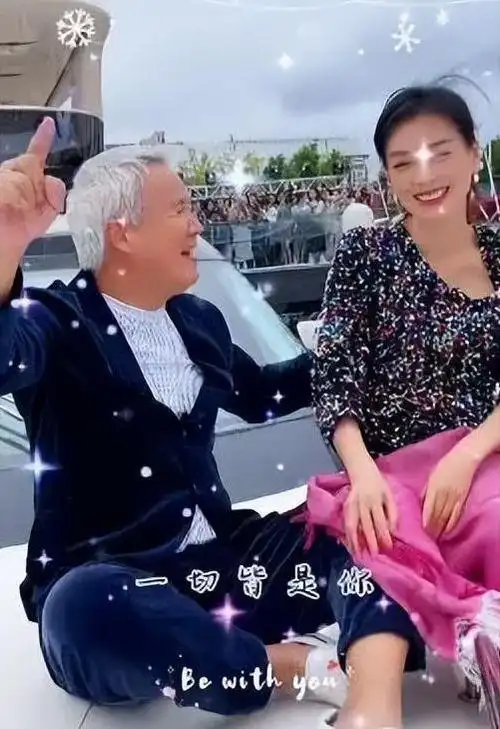 张庭复出出席活动被罚170万后69套房终解禁回归带货卷土重来