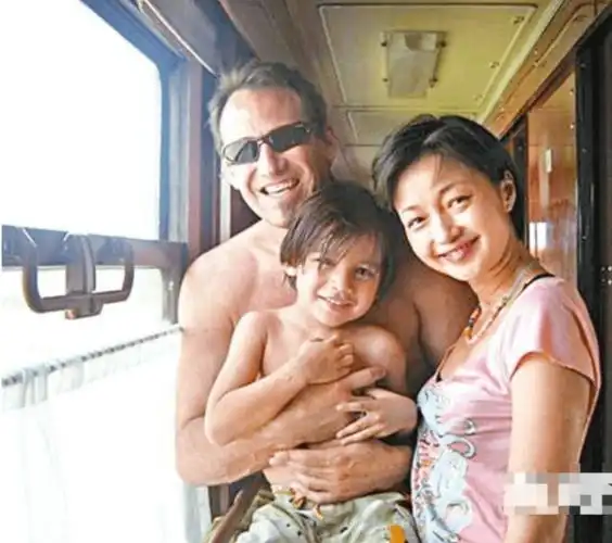 华人女星嫁加拿大老公 生混血儿子 定居加国多年当护士 如今竟自曝想