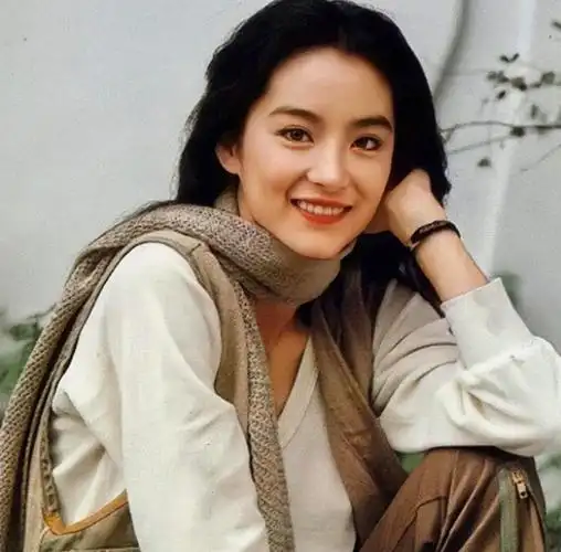 林青霞真是永远看不厌的大美女,不仅漂亮还是个有气质的时髦精