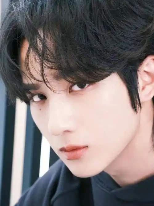 很多老粉表示,李宏毅和赵露思确实在合作期间谈过恋爱,但两人已经分手