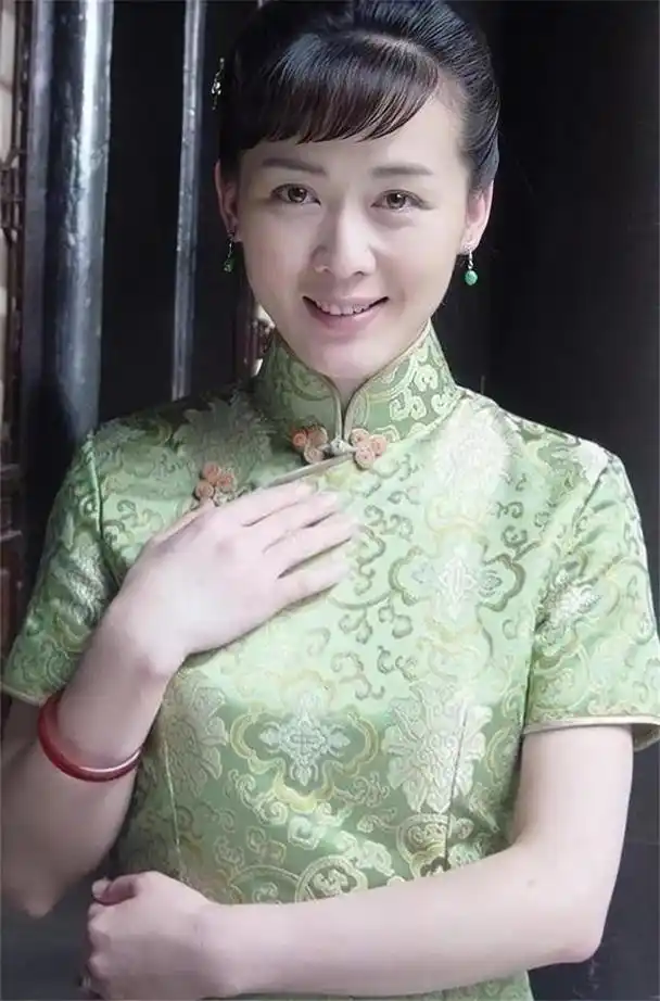 李琳个人资料老公是谁(李琳25岁成影后被前夫一巴掌扇到离婚)(4)