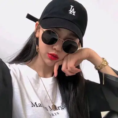 女生戴帽子超霸气头像 00后拽拽的气质女生头像