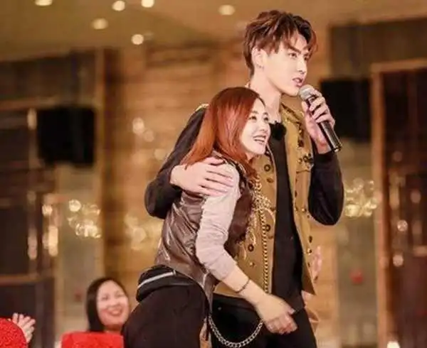 吴亦凡和赵今麦的综艺节目叫什么潮流合伙人吴亦凡和赵今麦是什么关系