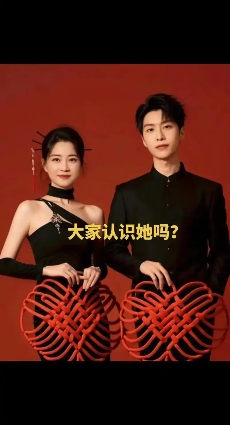 大家认识她吗?看上面的照片,大家都不相信那是贾玲和范丞丞[破 - 抖音