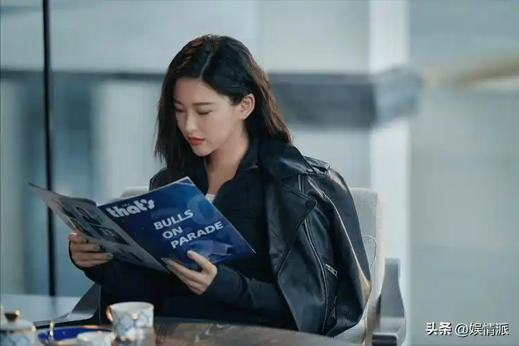 朱珠:曾凭《精英律师》出圈,如今搭档黄渤,大姐演新剧再获关注_边亮