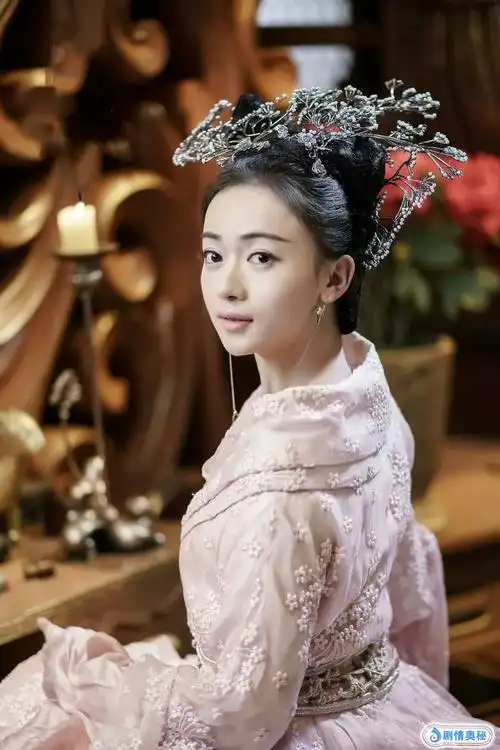 林心如版的妲己应该是被吐槽最多的,首先林心如本就是"紫薇"同款长相