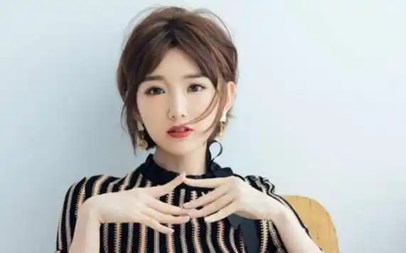 这次毛晓彤被拍到和年轻男子一起回公寓,不知道会不会承认恋情,毕竟她