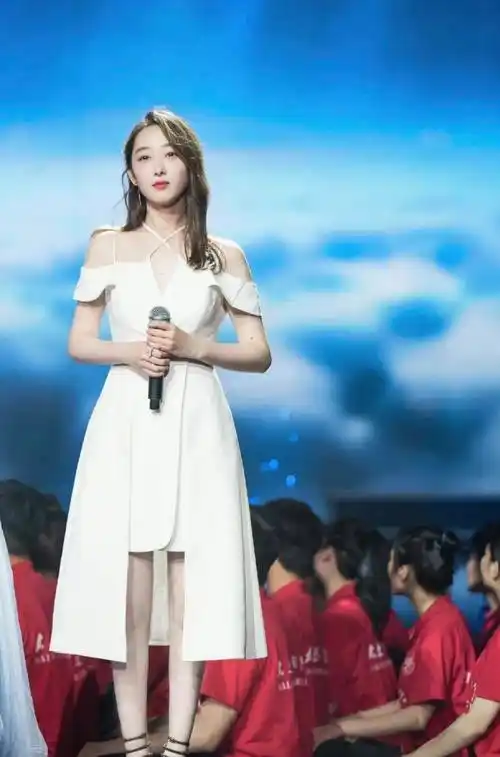 10版《红楼梦》女子超多 看李沁,徐璐,阚清子……美照高光时刻_蒋梦婕