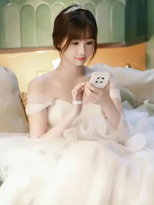 虞书欣婚纱造型