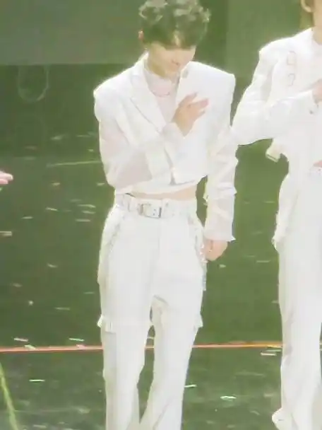 马嘉祺爱心露背拖尾礼服##时代少年团随机舞蹈