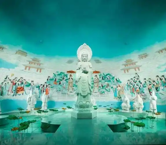 走过江南首寺 就是地宫的佛门净地 观音殿 又称莲池海会