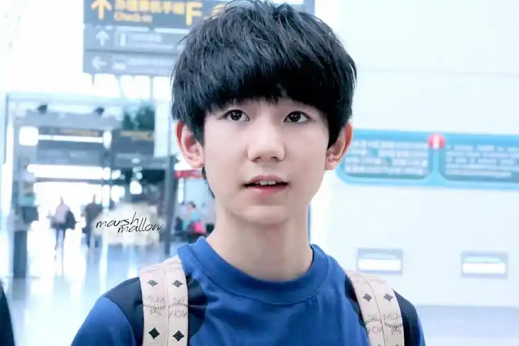 刚出道不久,可爱的王源