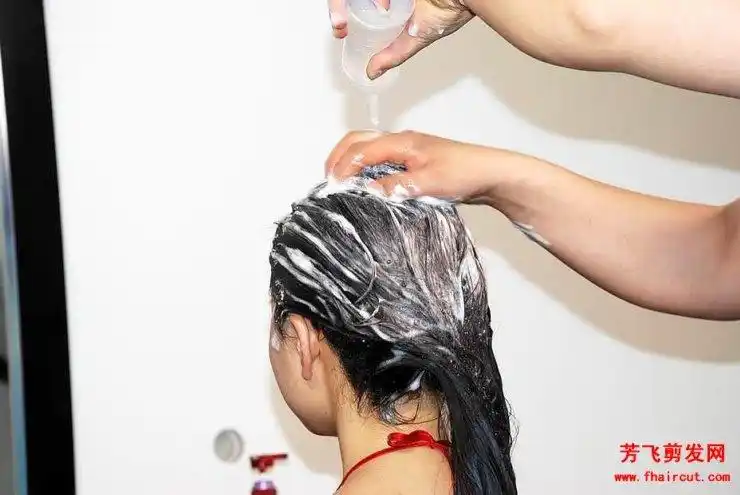 剃鸳鸯头,剃光头,刮眉毛全过程精彩图片(6)