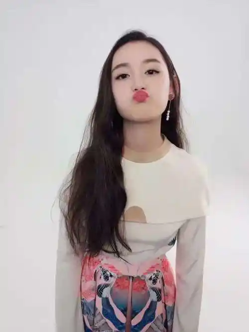 有一种"颜值"叫做短发蒋依依,看点短发造型后,像极了初恋女孩