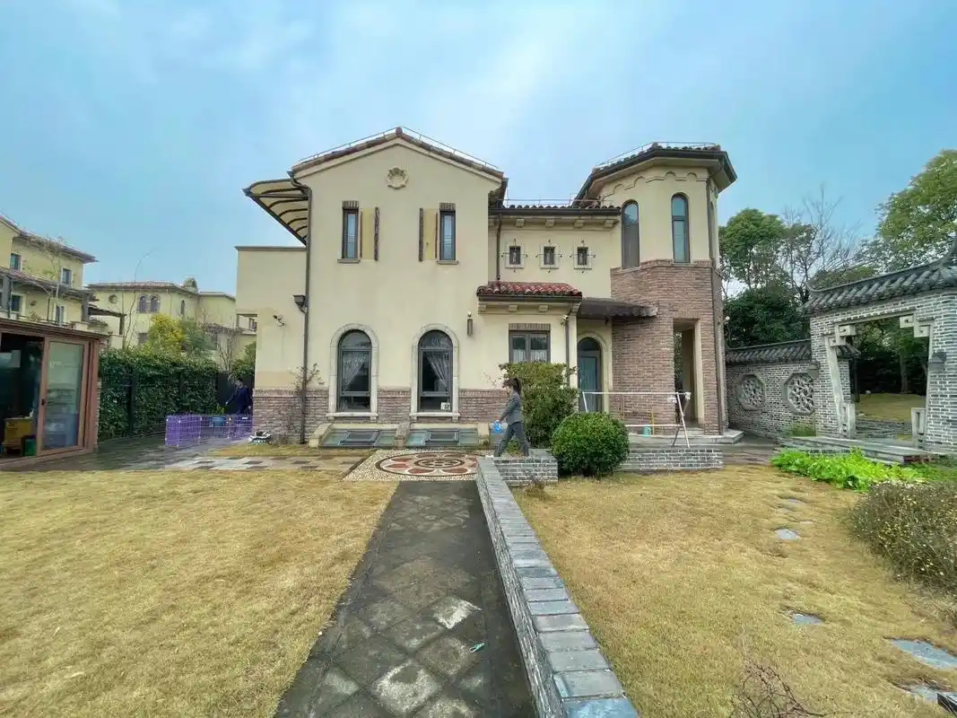 大别墅,谁不爱啊!61 房屋信息:凯迪赫菲庄园61 建筑面积: - 抖音