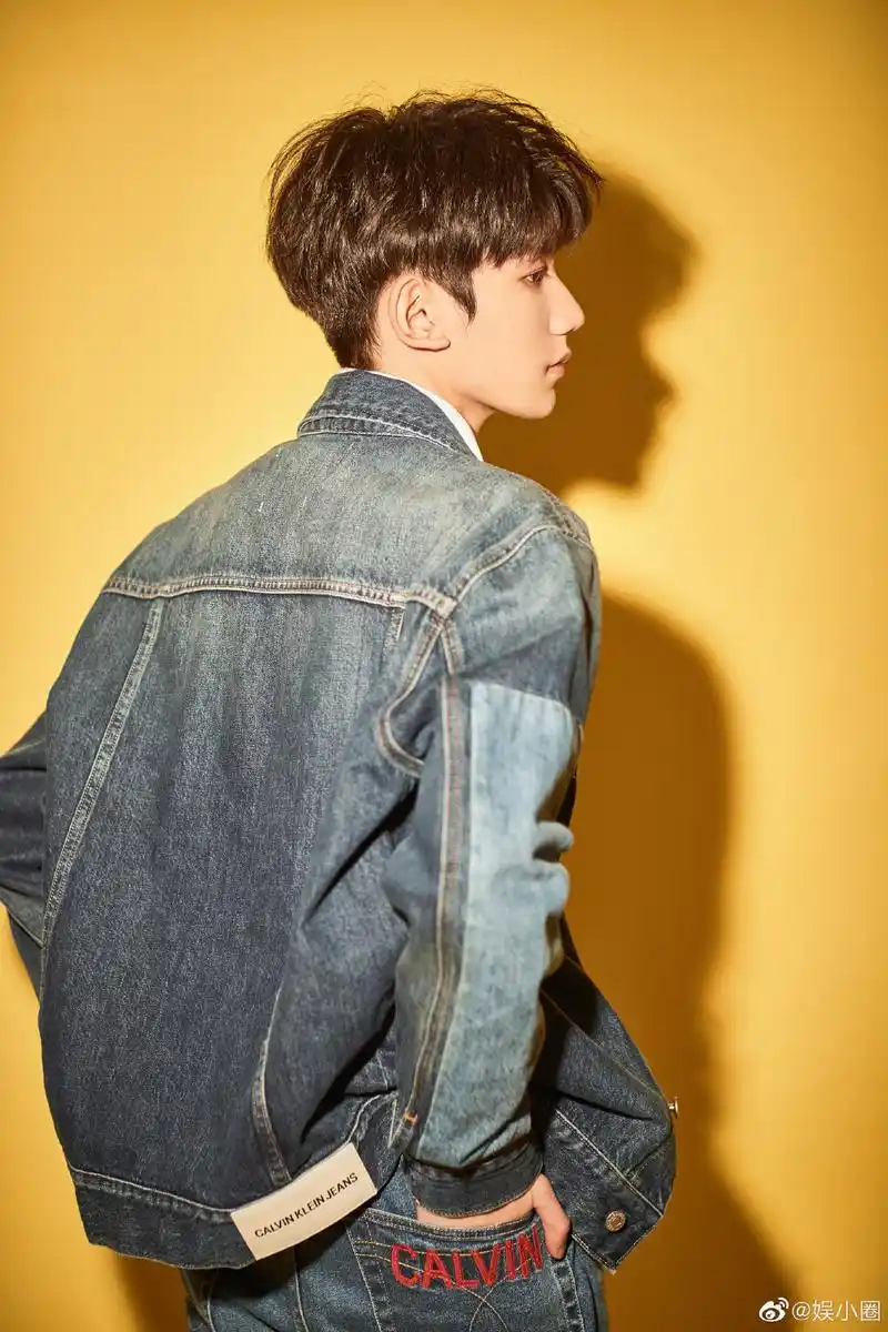 [王源][新闻]190822 王源的完美侧颜集锦 我等凡人望尘莫及--爱豆app