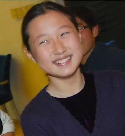 【图】成龙私生女吴卓林照片曝光 房祖名惊呼:这么像