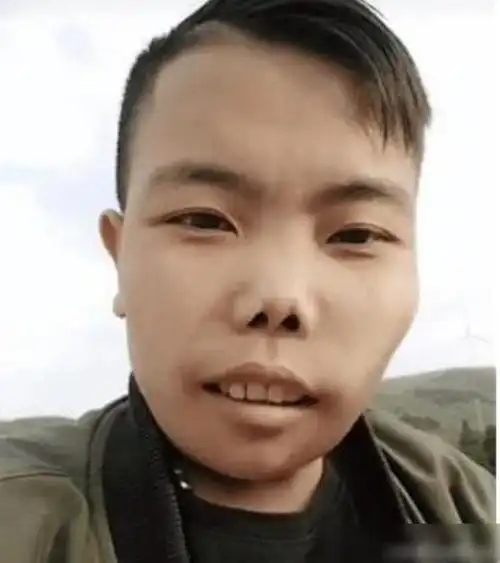 丑男陈山风光时美女豪车环绕身旁被封杀后认清现实今重获新生