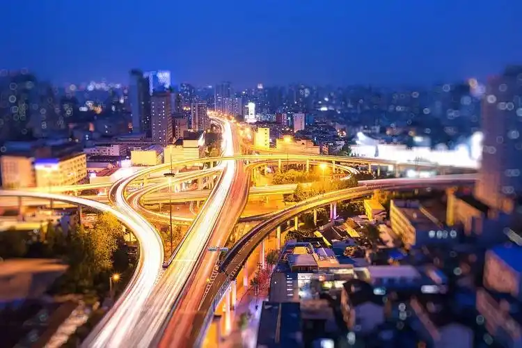 通达则地盛,地盛则繁华,通衢四方的道路格局,便捷居民出行,拓宽生活