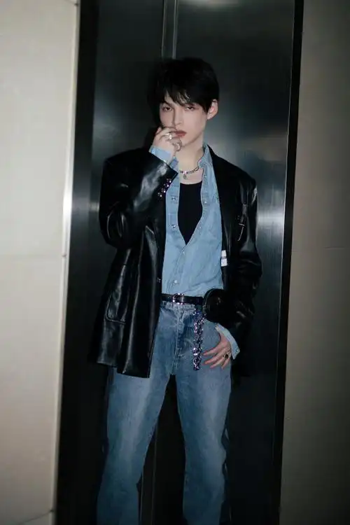 朱星杰0417生日快乐##朱星杰超a眼神杀写真