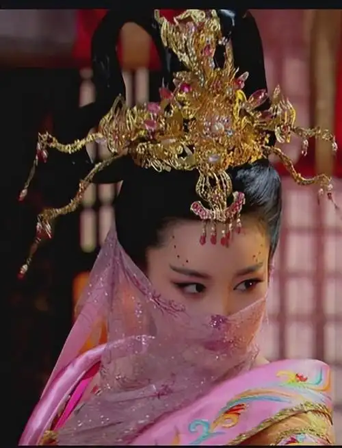 张馨予饰演的苏妲己,妩媚大胆眼神拉丝,最为勾人-时尚快讯-畅想天空-i