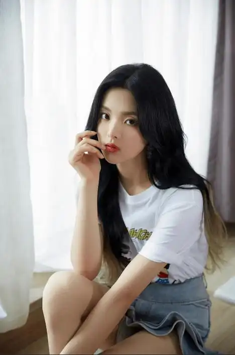 25岁的杨超越,那么性感!骄傲的身材完全出圈!_杨超月_魅力_女神