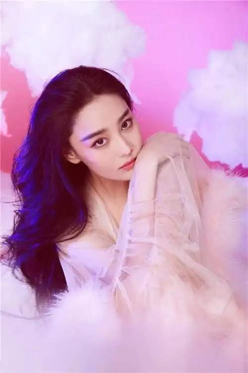 回顾演员张馨予嫁何捷当军嫂婚后生一女日子红红火火有滋味