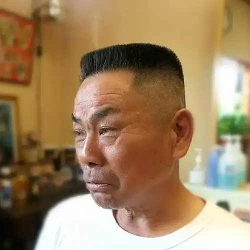 男士发型不知怎么剪?试试这几款,让你帅到颜值翻倍