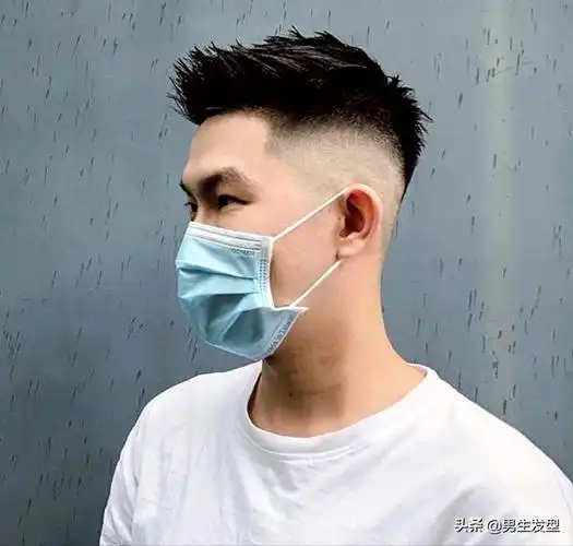 男生"耳上铲"发型太帅气了,2021夏季就剪这几款,完美提升颜值__财经