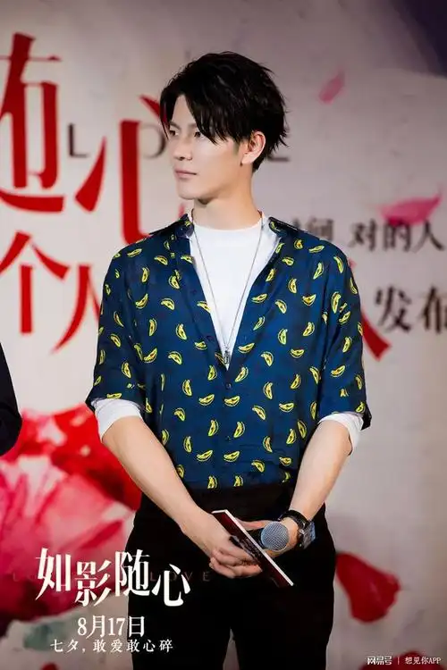 陈晓杜鹃拍床照《如影随心》成七夕最受"两个人一个人"期待之作