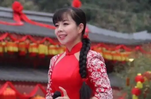 王二妮23岁成名放弃百万年薪嫁到农村婆婆的态度让她不后悔