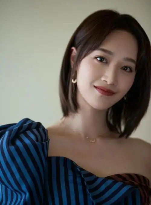 美女明星气质短发美女明星蓝盈莹迷人写真照片美女模特文章小虾米