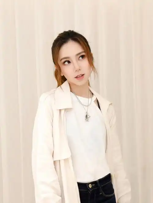 邓紫棋傻傻等他五年,等来了分手,网友:心疼邓紫棋!