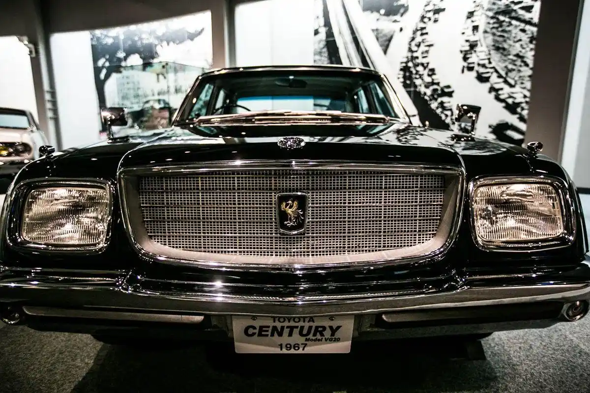 最高级的丰田车专供日本本土车标竟是一只金凤凰