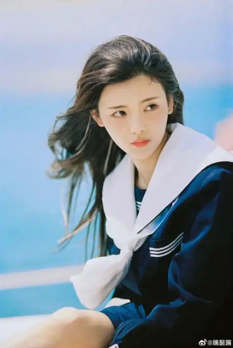 怎么杨超越鞠婧祎的"美女瞬间" 都是在海边?