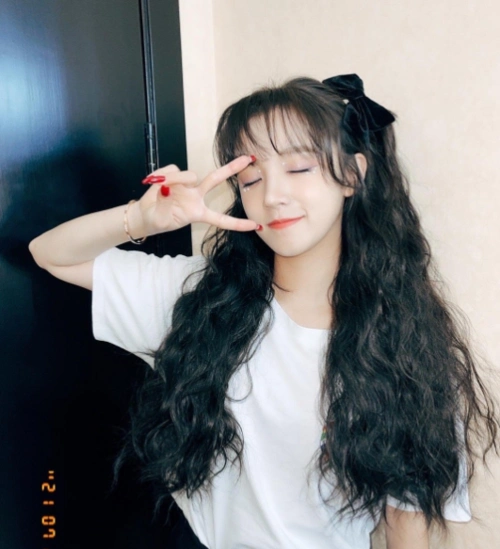 宋雨琦晒素颜自拍照脱离高清美颜与滤镜这颜值是认真的