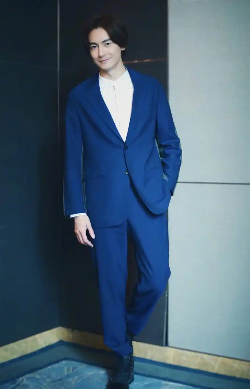 不管是戏里还是戏外,郑元畅都算是人生赢家,生活中