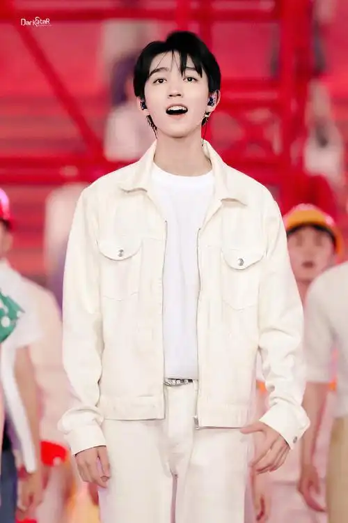 王一博王俊凯王源合唱##伟大征程