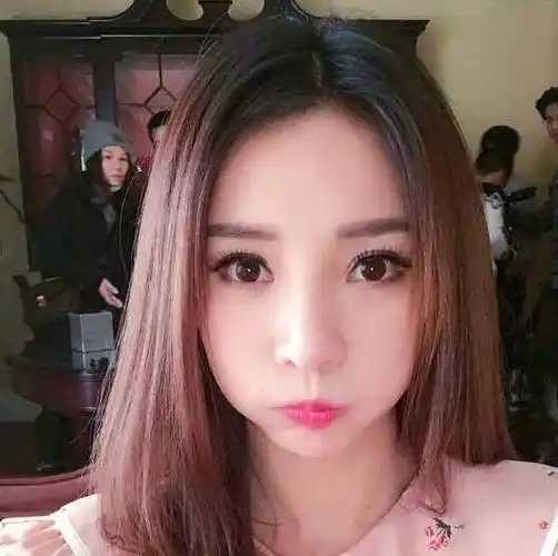 女星嘟嘴卖萌,baby邓紫棋最美,赵丽颖可爱,林志玲神经兮兮_样子_显得