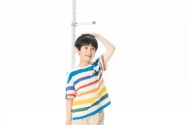 摄图网_501739613_banner_小男孩儿童测量身高(非企业商用)