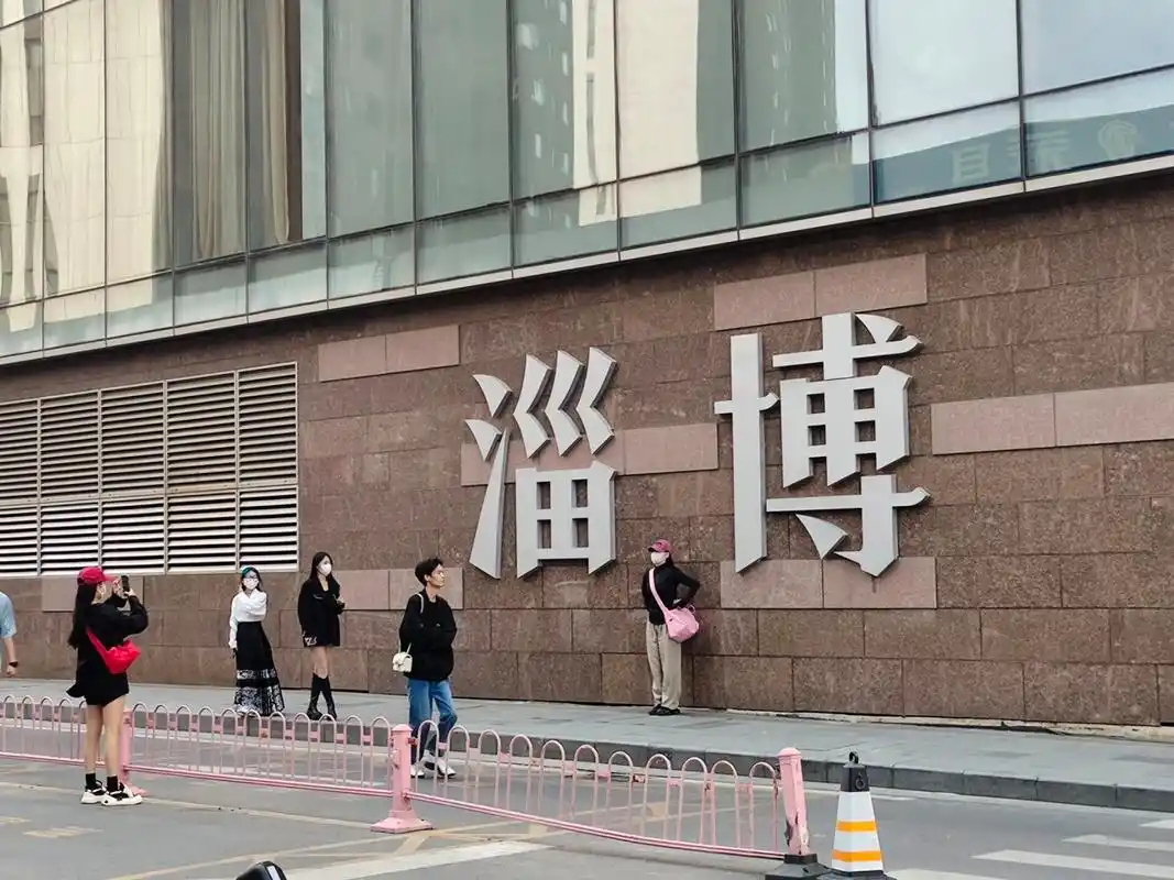 拍照打卡-淄博万象汇后街 欢迎大家来万象汇后街打卡!