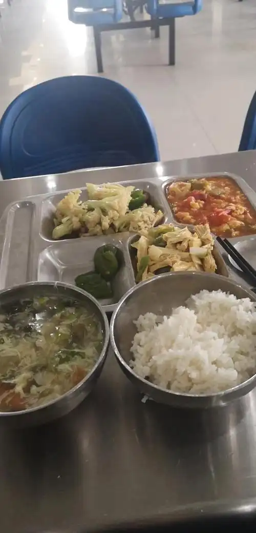 带你看看食堂吃什么#公司食堂员工餐 #今天带你看看食堂吃什么 #抖音