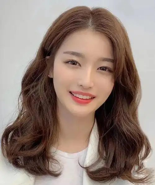 流行发型女生中长发