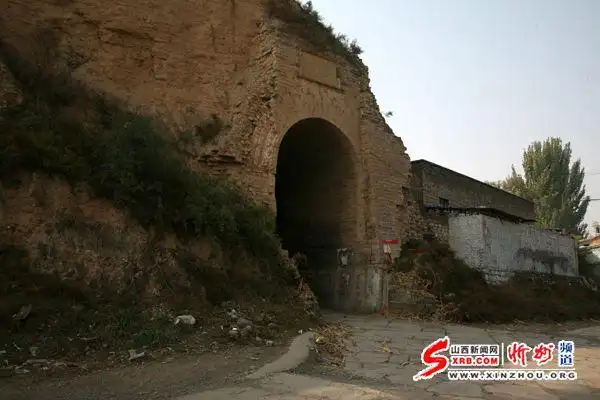 据了解,"崞阳明代古城门及城墙,隋大业二年始称崞县.