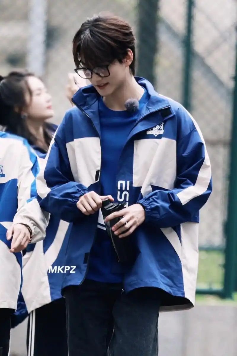 周柯宇《战至巅峰2》录制上班路透掉落!