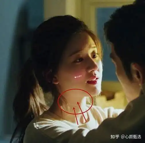 98年的赵露思都有颈纹了,长了阿姨脖,脸保养得再好也没用