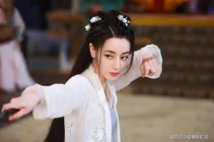 迪丽热巴《白日提灯》开拍时间定了,名导坐镇,古装剧又有王炸!