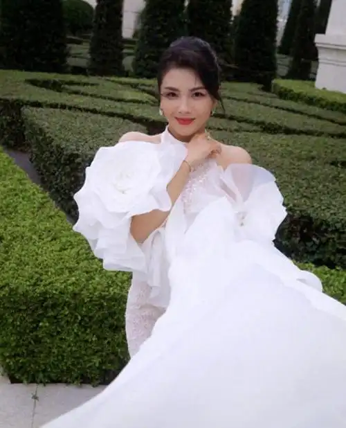 刘涛45岁婚纱照惊艳全场!粉丝惊呼:美得不可思议!