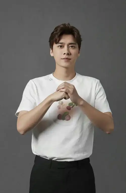 挑战每天按相册顺序发一张李易峰的照片##与李易峰一六相伴一路