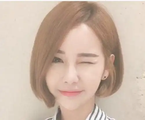 好看偏分女短发发型图片